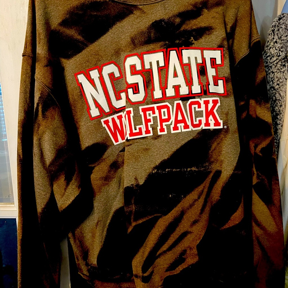 No state Wolfpack sweatshirt
